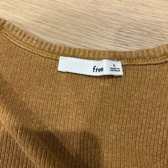 Aritzia Long Sleeve Shirt - Picture 2 of 2